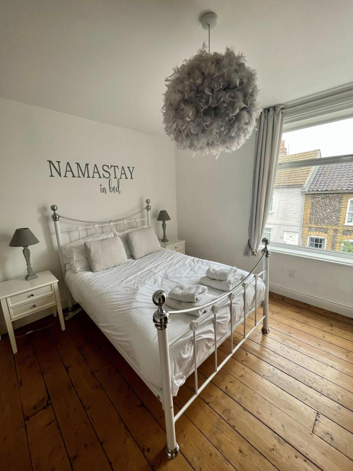 Cosy 2 Bedroom Victorian Townhouse In The Town Centre Bury St. Edmunds Экстерьер фото