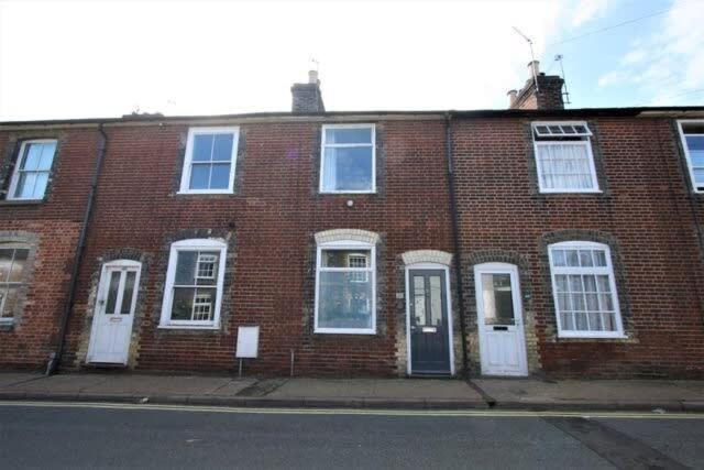 Cosy 2 Bedroom Victorian Townhouse In The Town Centre Bury St. Edmunds Экстерьер фото