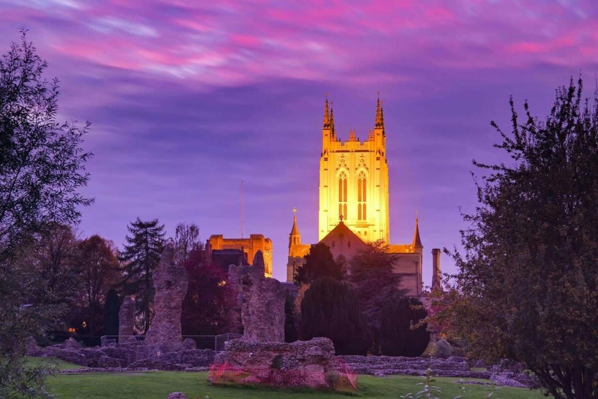 Cosy 2 Bedroom Victorian Townhouse In The Town Centre Bury St. Edmunds Экстерьер фото